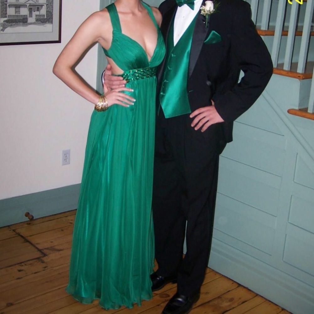 💚Emerald 💚 La Femme Dress 15802 - Picture 2 of 8